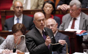 Le ministre de l'Intérieur Bernard Cazeneuve répond aux questions des parlementaires, le 3 juin 2014 à Paris