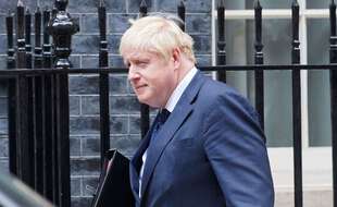 Le Premier ministre Boris Johnson le 6 septembre 2021 devant Downing Street.