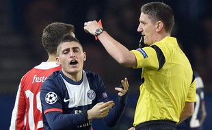 Le milieu de terrain parisien Marco Verratti, expulsé lors d'un match de Ligue des champions contre Olympiakos, le 27 novembre 2013 au Parc des Princes.