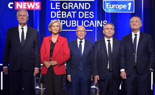 Michel Barnier, Valérie Pécresse, Eric Ciotti, Xavier Bertrand et Philippe Juvin lors du deuxième débat des Républicains, le 21 novembre 2021.