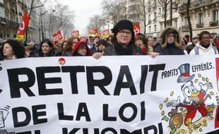 Des milliers de manifestants ont protesté dans les rues de Paris, mercredi 9 mars