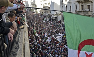 Une foule immense a défilé dans les rues d'Alger, le 6 décembre 2019, pour protester contre la prochaine présidentielle.