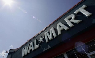 L'un des plus gros employeurs des Etats-Unis, Wal-Mart, augmente le salaire minimum d'un demi-million de ses employés