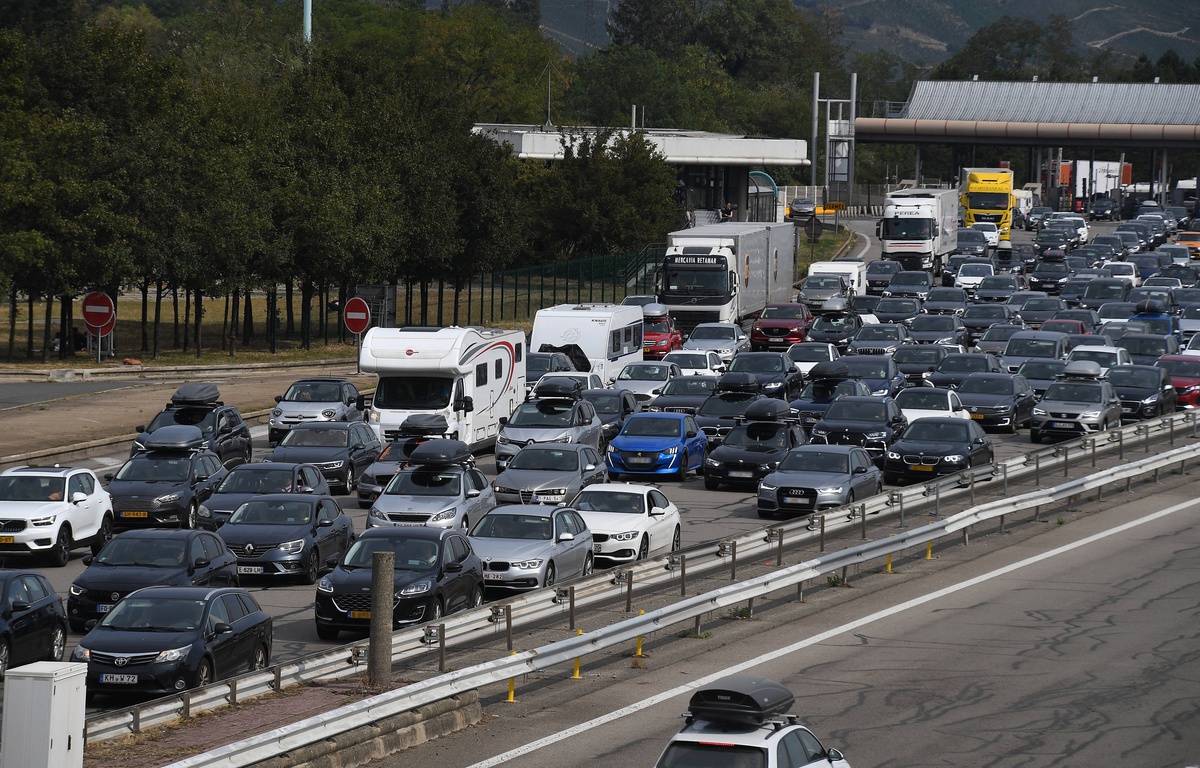 Sur la route du retour, un pic de bouchons de 770 km à la mi-journée