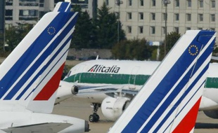 Des avions sur le tarmac de l'aéroport Roissy-Charles-de-Gaulle, près de Paris, le 30 septembre 2003