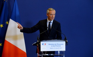 Bruno Le Maire annonce la nationalisation temporaire des chantiers STX France, jeudi 27 juillet, au ministère de l'Economie, à Paris.