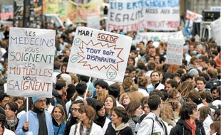 Une manifestation des étudiants en médecine, le 12 novembre à Paris.