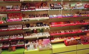 Rayon cosmétique d'un grand magasin