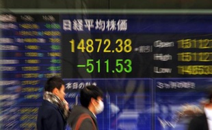 Les marchés évoluaient en légère baisse jeudi en Europe après la décision de la Réserve fédérale américaine (Fed) de continuer à réduire son soutien monétaire, ce qui pourrait exacerber les tensions sur les marchés émergents.