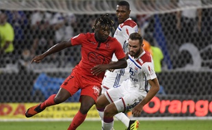 Allan Saint-Maximin (à gauche) a ouvert le score pour Nice face à Lyon, vendredi 31 août.