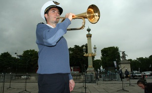 Le 8 juillet 2014, Place de la Concorde Paris, l'orchestre d'harmonie de l'Arme de l'air en rptition pour le 14 Juillet. Le 8 juillet 2014, Place de la Concorde Paris, l'orchestre d'harmonie de l'Arme de l'air en rptition pour le 14 Juillet. Adjudant chef Xavier Canin.