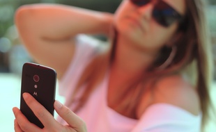 Les selfies font plus de morts que les requins dans le monde.