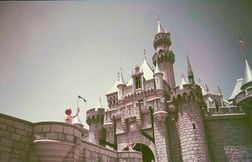 Revivez en images la folle ouverture du tout premier Disneyland il y a 70 ans