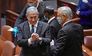 Le Parlement a donné son feu vert pour un gouvernement d'union entre Benjamin Netanyahu et Benny Gantz dimanche 17 mai 2020.