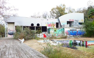 L'ex-salle de concert le Bikini, à Toulouse, détruite par l'explosion AZF le 21 septembre 2001.