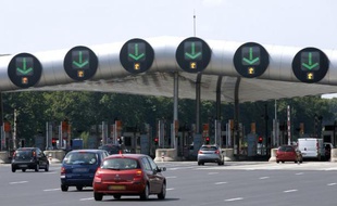 Le péage de Saint-Arnoult-en-Yvelines, le 31 juillet 2014