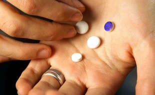 Illustration de pilules d'ecstasy.