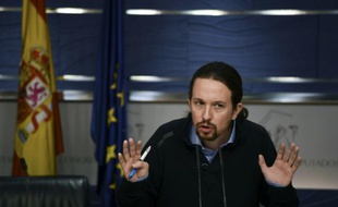 Le leader de Podemos Pablo Iglesias donne une conférence de presse au Parlement espagnol, à Madrid le 18 février 2016
