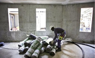 De grands logements sociaux doivent être construits pour accueillir les familles.