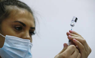 On ne sait pas encore si les vaccins contre le Covid-19 en circulation en Europe seront efficace contre le nouveau variant détecté en Afrique du Sud. (Illustration vaccin Pfizer)
