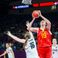 17 ans et (au moins) 2,20 m… Une jeune basketteuse chinoise fait sensation