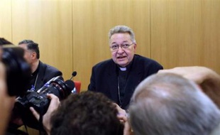 Mgr André Vingt-Trois, archevêque de Paris et président de la Conférence des évêques de France, a ouvert mardi l'assemblée plénière des évêques avec une vibrante critique du travail dominical.