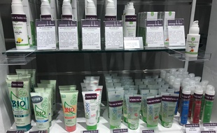 Au Passage du désir, plus de la moitié des lubrifiants proposés à la vente sont bio.