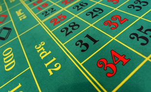 Un tapis de jeux dans un casino. (Illustration)
