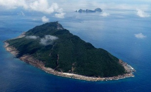 Trois navires gouvernementaux chinois sont entrés lundi dans les eaux territoriales d'îles contestées au Japon en mer de Chine orientale, ont annoncé les garde-côtes nippons.