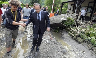 Les intempéries ont fait trois morts dans le Sud-Ouest et la cité mariale de Lourdes a laissé entrevoir des sanctuaires dévastés, tout comme de nombreuses cultures, situations face auxquelles le président François Hollande a promis la solidarité de l'Etat.