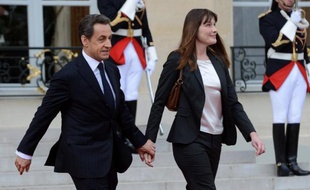 L'ancien président français Nicolas Sarkozy et son épouse Carla, en visite privée au Maroc, séjournent dans une résidence mise à leur disposition à Marrakech par le roi Mohammed VI, dans le sud du royaume, a indiqué mardi à l'AFP un responsable des autorités locales.