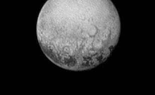 La planète Pluton vue de la sonde New Horizons.