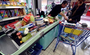 Entre les labels, les données nutrionnelles ou les messages publicitaires, le consommateur a souvent du mal à évaluer l'effet sur sa santé et la planète des produits qu'il achète. Un institut propose d'y voir plus clair en lançant jeudi un site de notation de 45.000 produits.