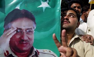 Le chef de l'Etat pakistanais Pervez Musharraf a remporté samedi l'élection présidentielle, ont annoncé des responsables gouvernementaux et la télévision d'Etat, mais les résultats officiels ne peuvent pas être proclamés avant un jugement de la Cour suprême sur son éligibilité.