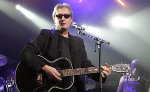 Alain Bashung lors de la soirée de soutien Solidarité Sida Afrique a l'Olympia en 2007.