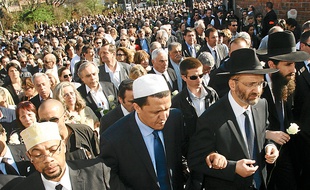 L'an dernier, lors de la marche blanche, rabbins et imams étaient côte à côte.