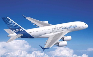 L'A380plus, avec les fameuses ailerettes au bout des ailes.
