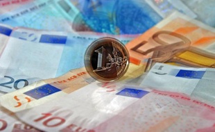 L'Agence France Trésor (AFT), qui gère la dette de la France, a annoncé lundi dans un communiqué avoir levé 8,249 milliards d'euros de bons du Trésor à taux fixe et intérêts précomptés (BTF).