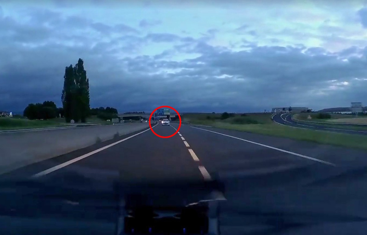VIDÉO. PuydeDôme Une voiture filmée par les gendarmes à contresens sur l’autoroute