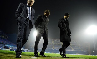 Carlo Ancelotti, l'entraîneur du PSG, Leonardo, son directeur sportif, et Nasser El-Khelaïfi, son président, le 24 ocotbre 2012 à Zagreb.