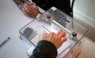 Les adhérents parisiens du PCF ont voté à 57% pour des listes d'union avec le PS dès le premier tour aux municipales à Paris, a annoncé samedi soir lors d'une conférence Igor Zamichiei, numéro un de la fédération PCF de Paris.