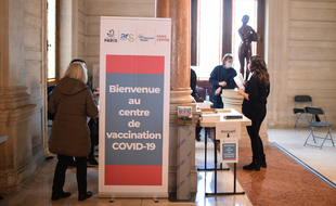 Un centre de vaccination à Paris
