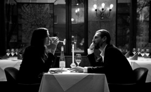 Pekka Strang et Krista Kosonen dans la série finlandaise « Mister 8 ».