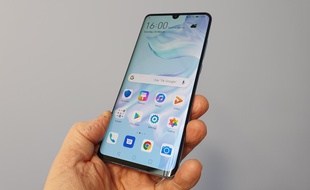 Le P30 Pro de Huawei veut concurrencer les Galaxy S10 de Samsung et iPhone X d'Apple.