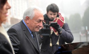Dominique Strauss-Kahnà la sortie de son hôtel le 16 février 2015 à Lille