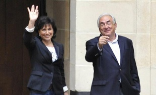 Dominique Strauss-Kahn et sa femme Anne Sinclair se sont séparés il y a environ un mois, a confirmé lundi à l'AFP une source proche de l'ancien patron du Fonds monétaire international.