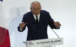 Bayrou propose la suppression de deux jours fériés, l’opposition hurle au « braquage »