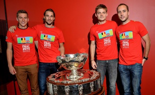 L'équipe de Belgique de Coupe Davis réunie autour du Saladier d'Argent, avant la finale contre la Grande-Bretagne, le 17 novembre 2015.