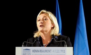 Marine Le Pen en campagne pour les législatives le 4 juin 2012 à Henin-Beaumont