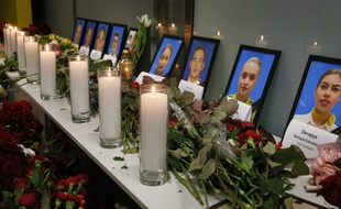 A l'aéroport de Kiev Boryspil, des portraits des membres de l'équipage le 8 janvier 2020.